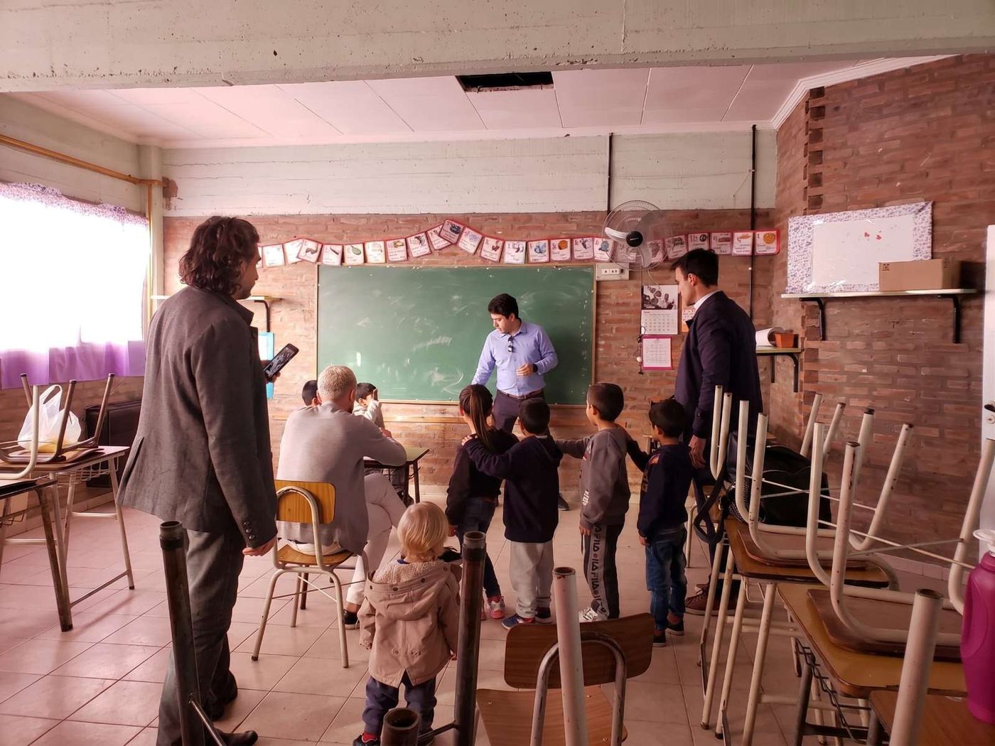 Charla de la fundación en una escuela