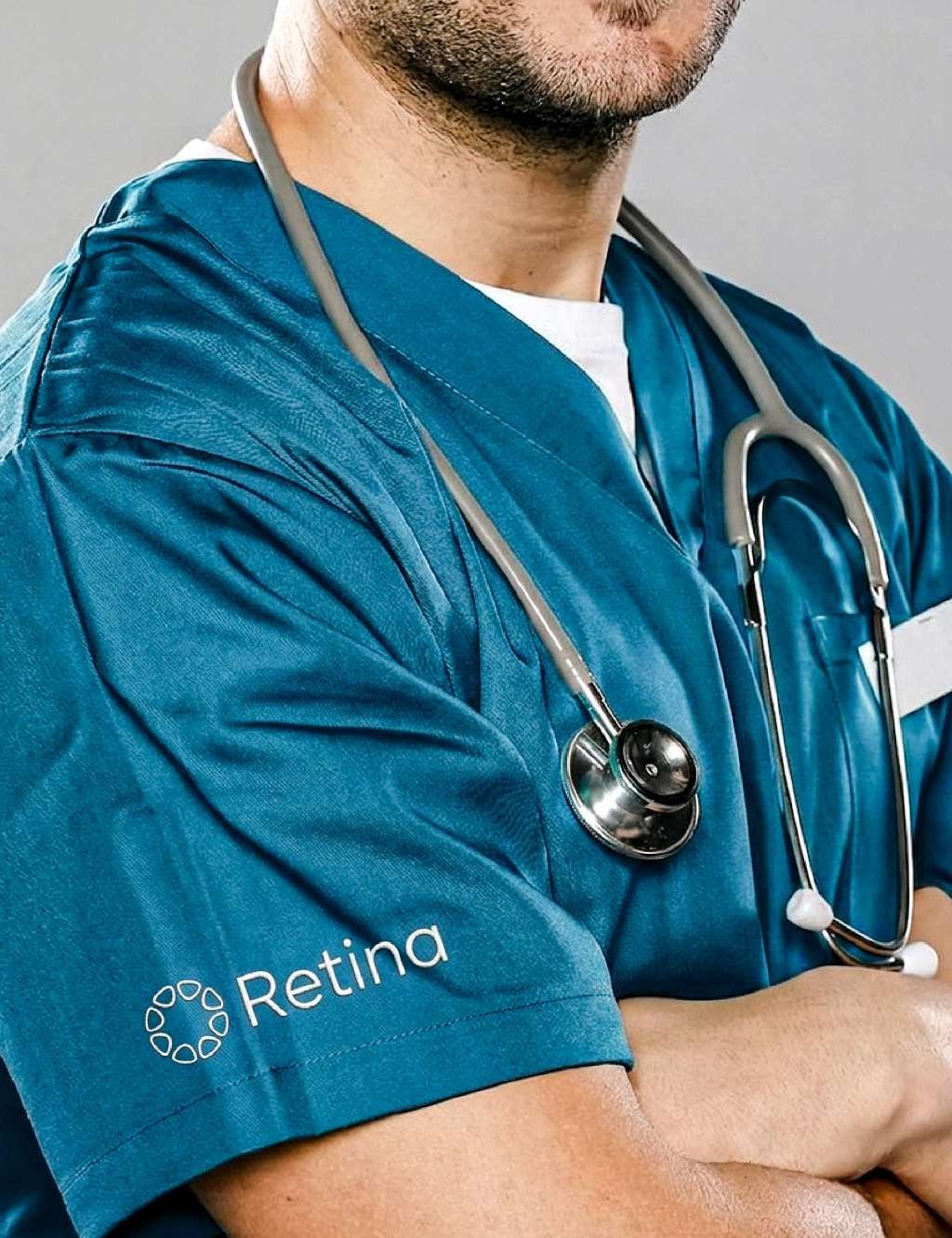 Profesional de Retina con ambo y estetoscopio